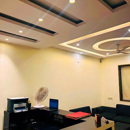 Hotel Aerocity Golden Close To New Delhi Airport Экстерьер фото