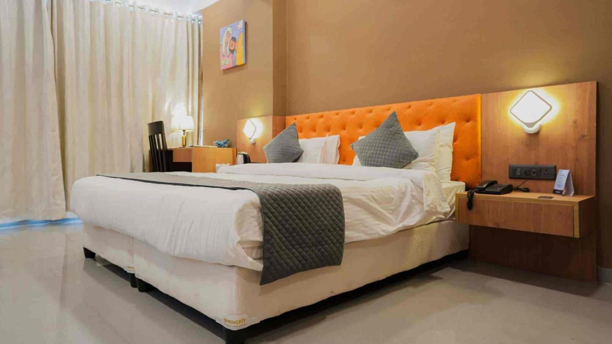 Hotel Aerocity Golden Close To New Delhi Airport Экстерьер фото