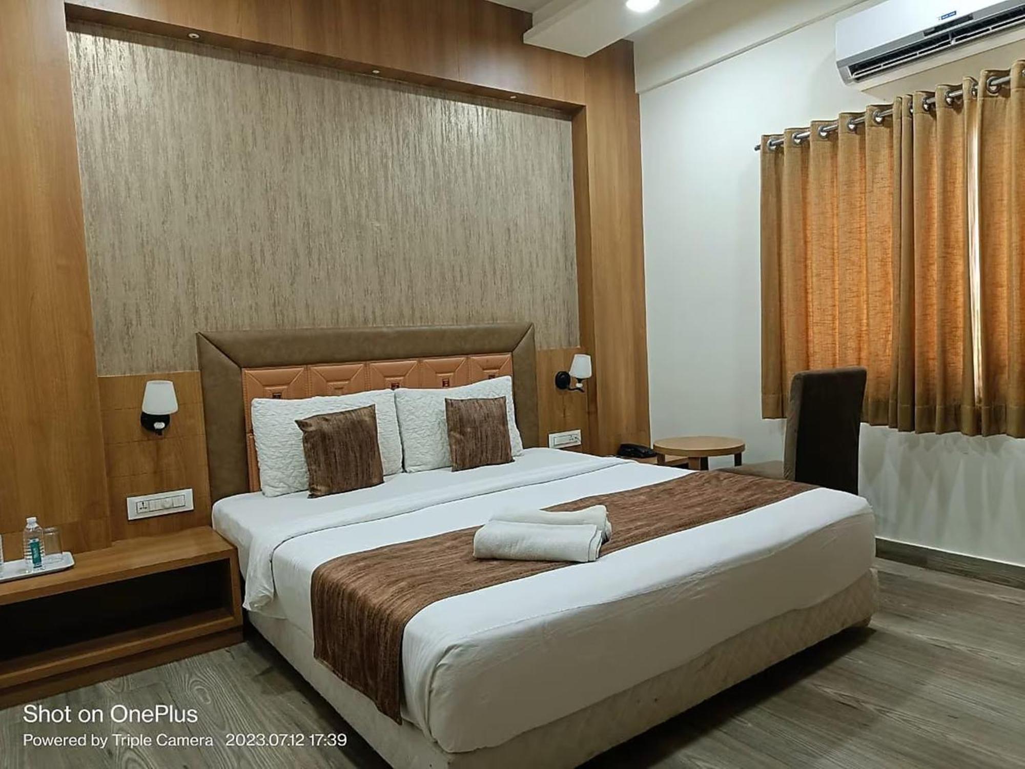 Hotel Aerocity Golden Close To New Delhi Airport Экстерьер фото