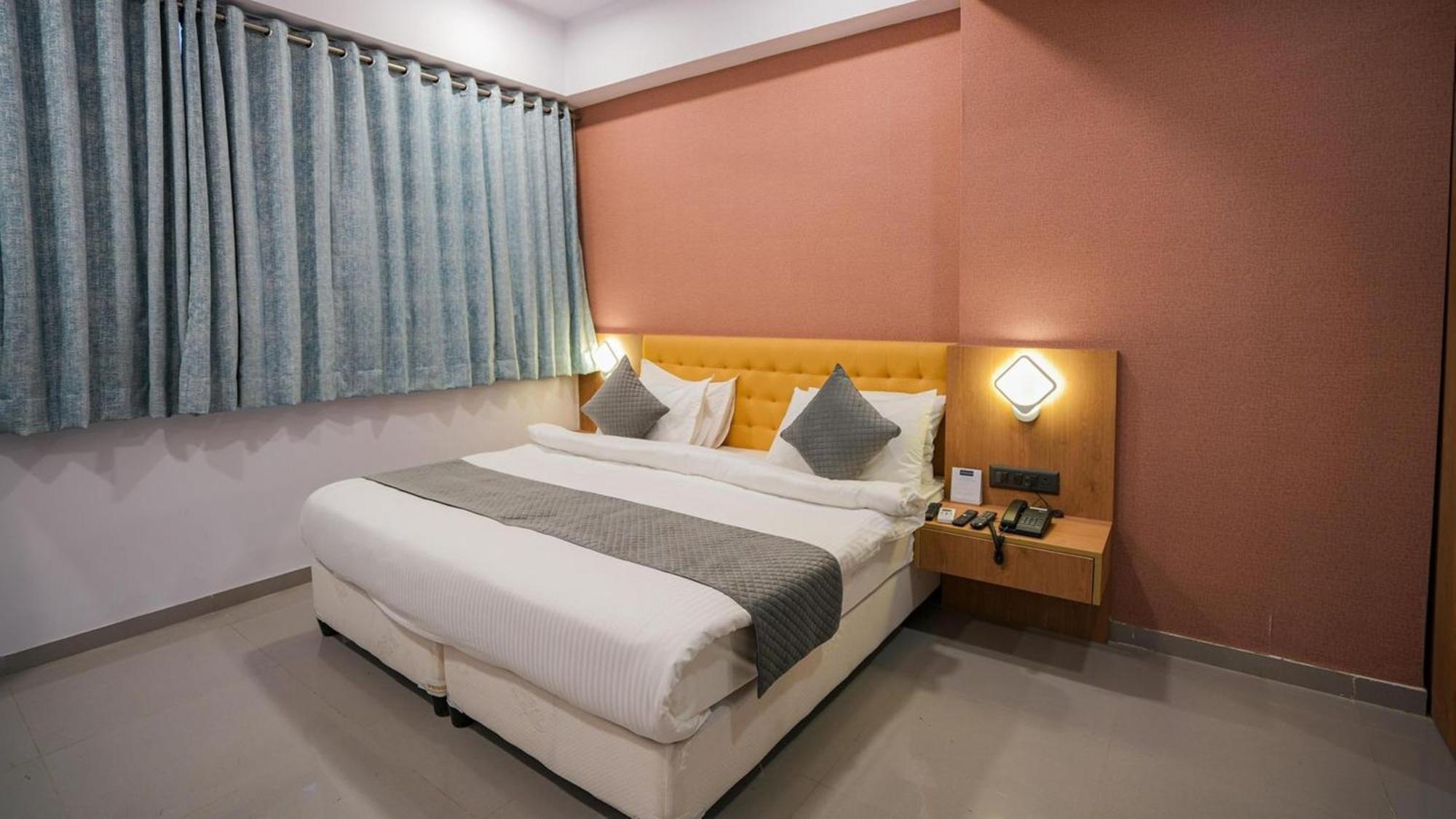 Hotel Aerocity Golden Close To New Delhi Airport Экстерьер фото