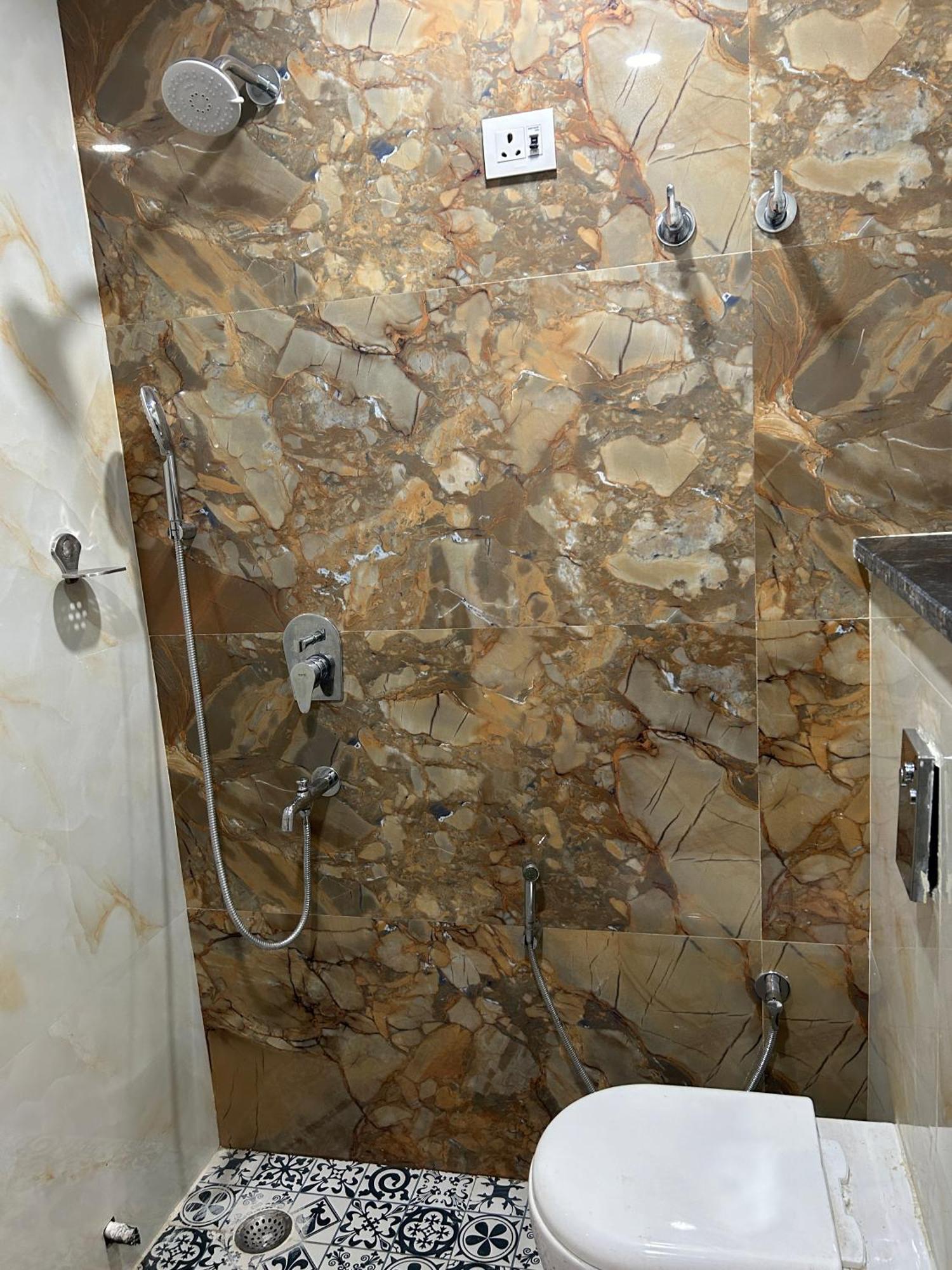Hotel Aerocity Golden Close To New Delhi Airport Экстерьер фото