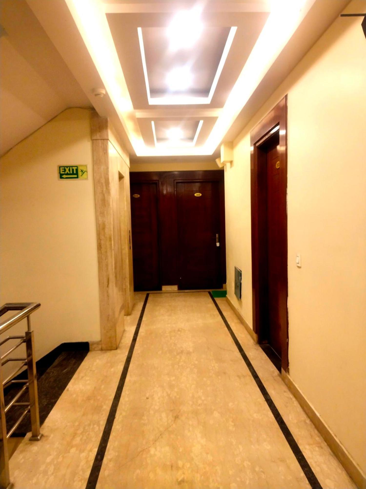 Hotel Aerocity Golden Close To New Delhi Airport Экстерьер фото