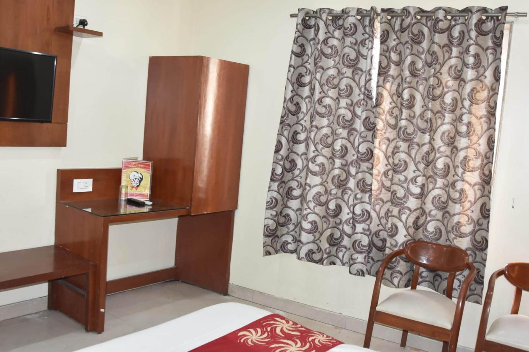 Hotel Aerocity Golden Close To New Delhi Airport Экстерьер фото